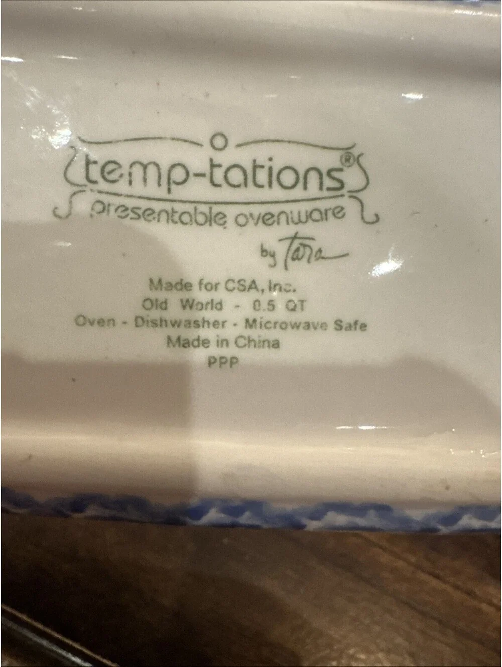 Temp-tations By Tara Old World Blue Pair Of Dishes with Wire Holder .5 & .6 Qts